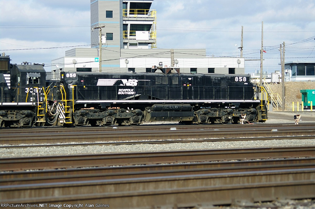 NS 858